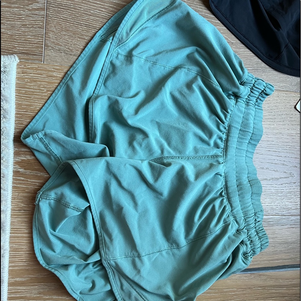 LULULEMON hotty hot shorts 4inch size 4